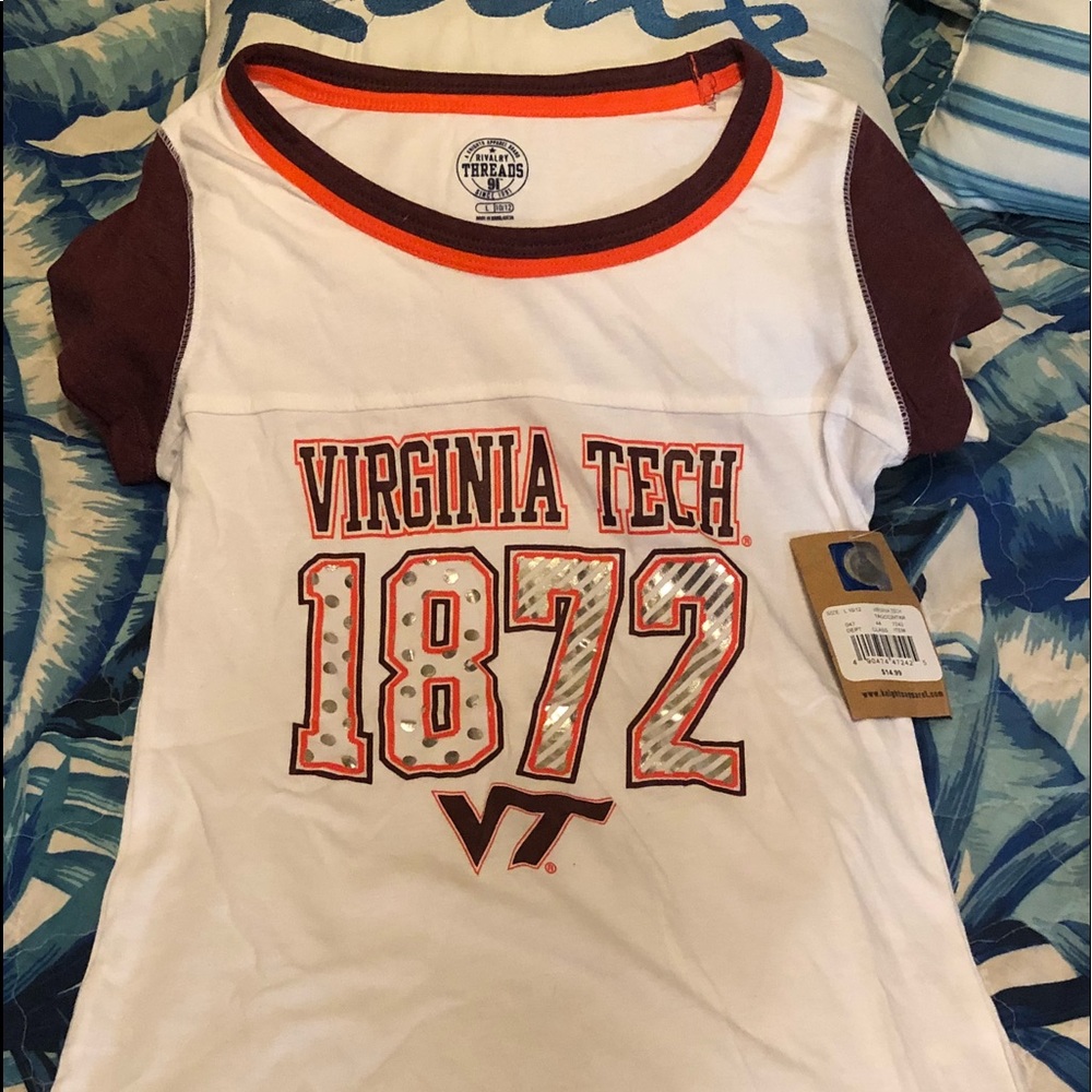 🏈BOTH For $18 🏈NWT RIVALRY THREADS VT T-SHIRT